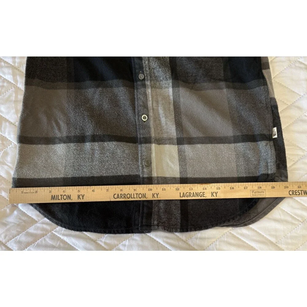 The North Face Flannel Shirt Men's Size Small Heavy Black/Gray Plaid Never Worn